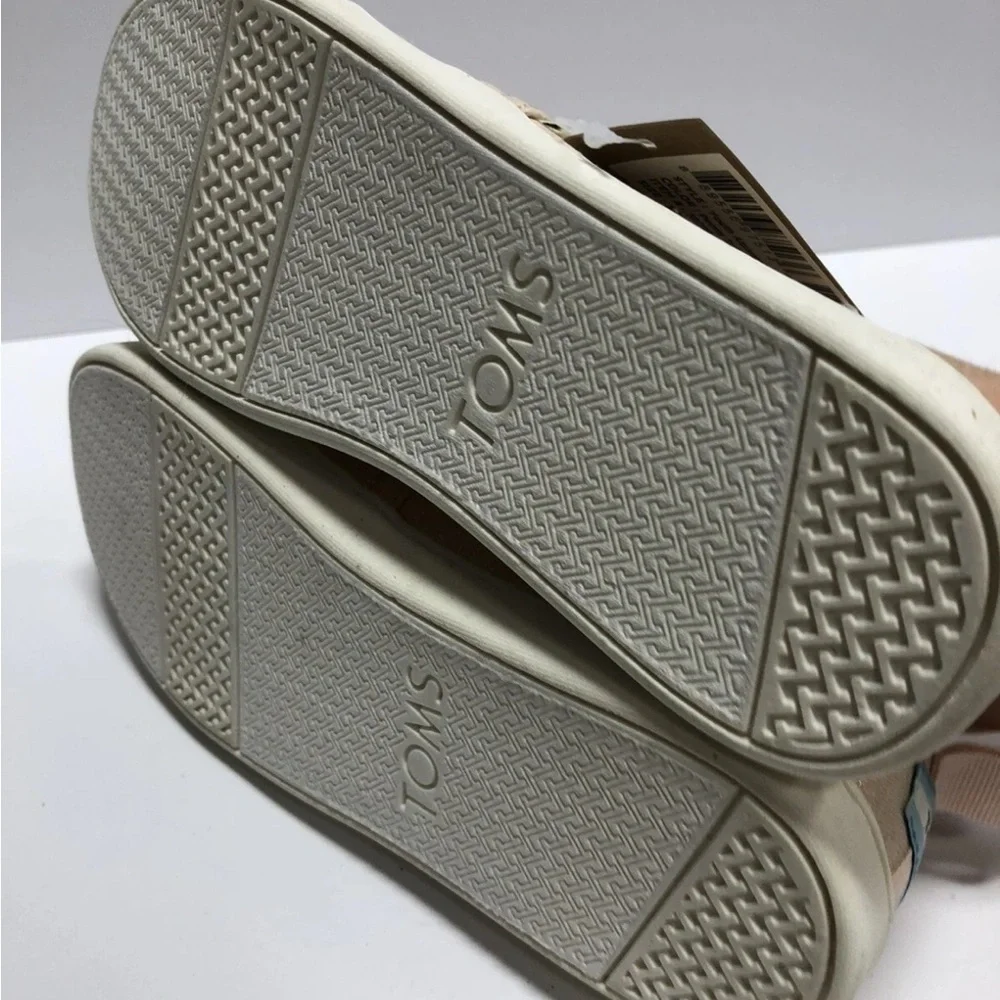 Toms Alpargata Girls Slip On Size 3.5M Big Kid